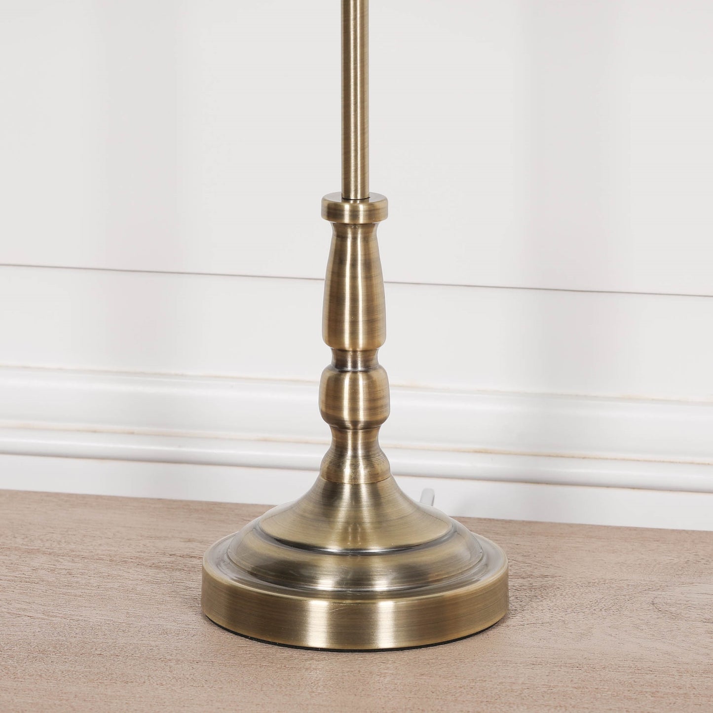 Classical Satin Brass Candlestick Metal Table Lamp with Shade